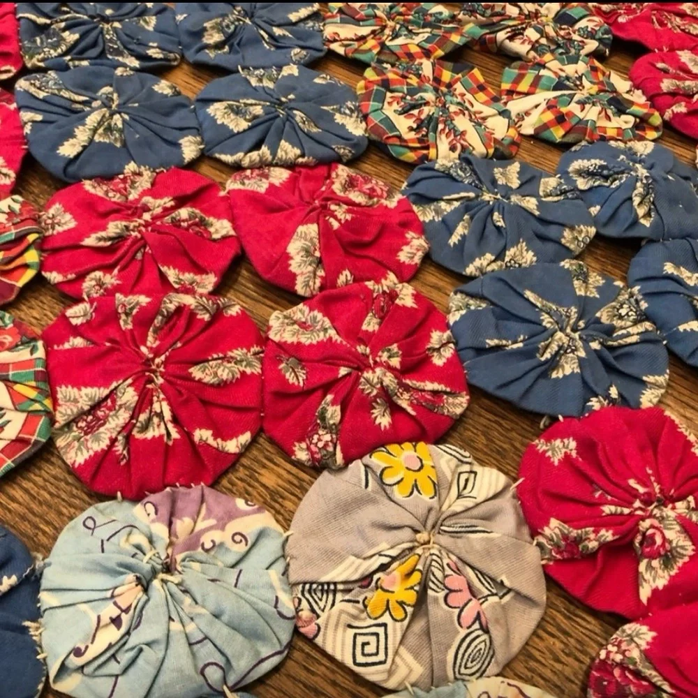 Antique Yo-yo Quilt, Suffolk Puff Coverlet Popcorn Quilt (appx 96”x90”)